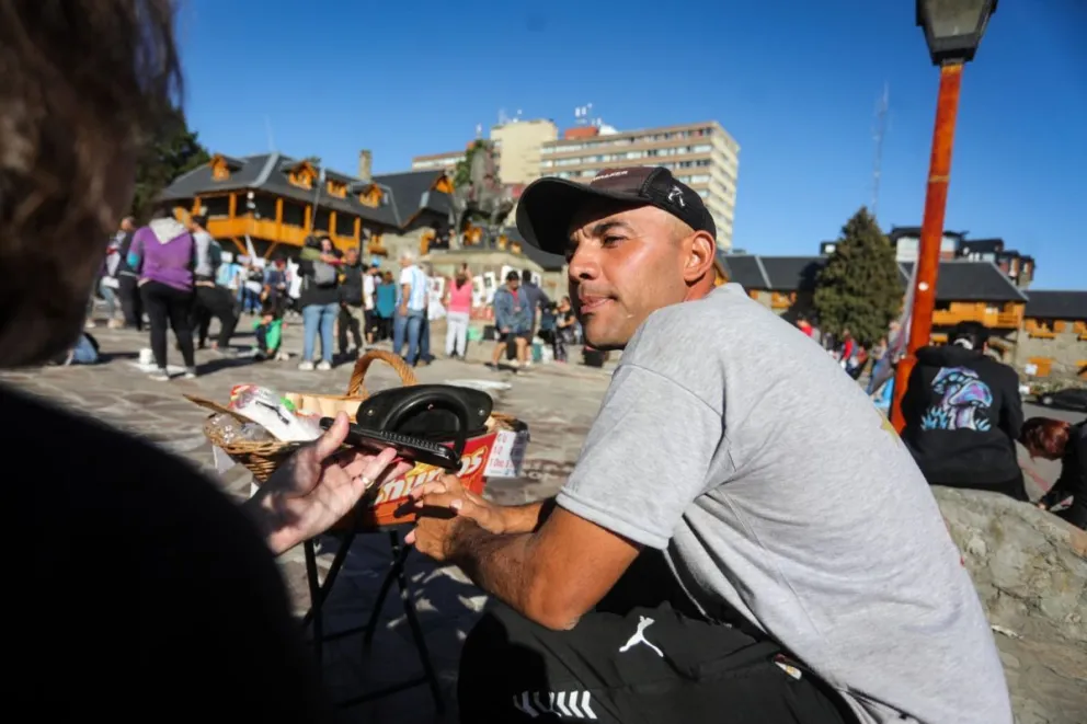 El vendedor de “churros legales” estuvo en la pintada de pañuelos