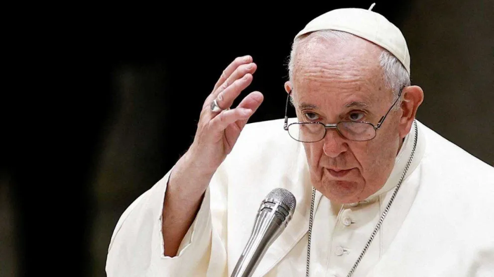 El papa Francisco no pudo leer su discurso por una secuela que le dejó su operación: qué le pasó