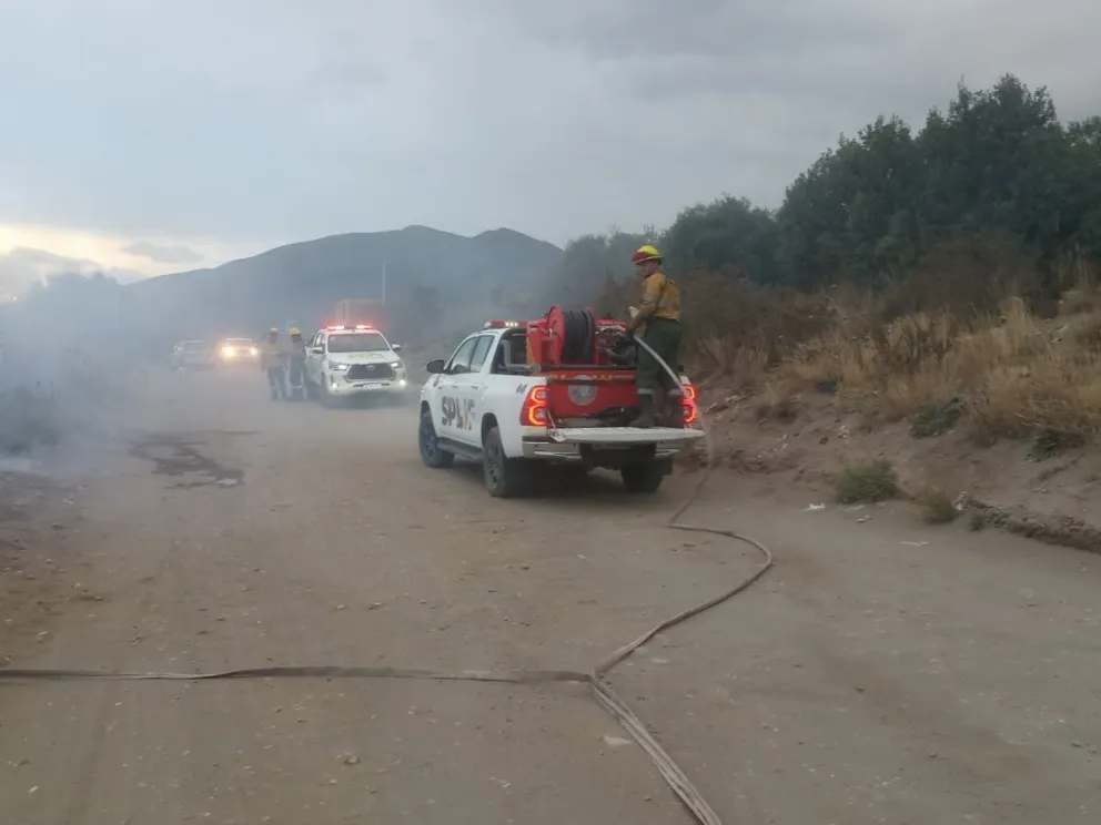Incendio de pastizales generó preocupación en los vecinos de las 400 Viviendas