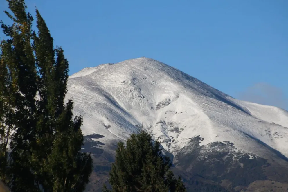 Bariloche amaneció con nieve en la montaña: ¿cómo sigue el clima esta semana?