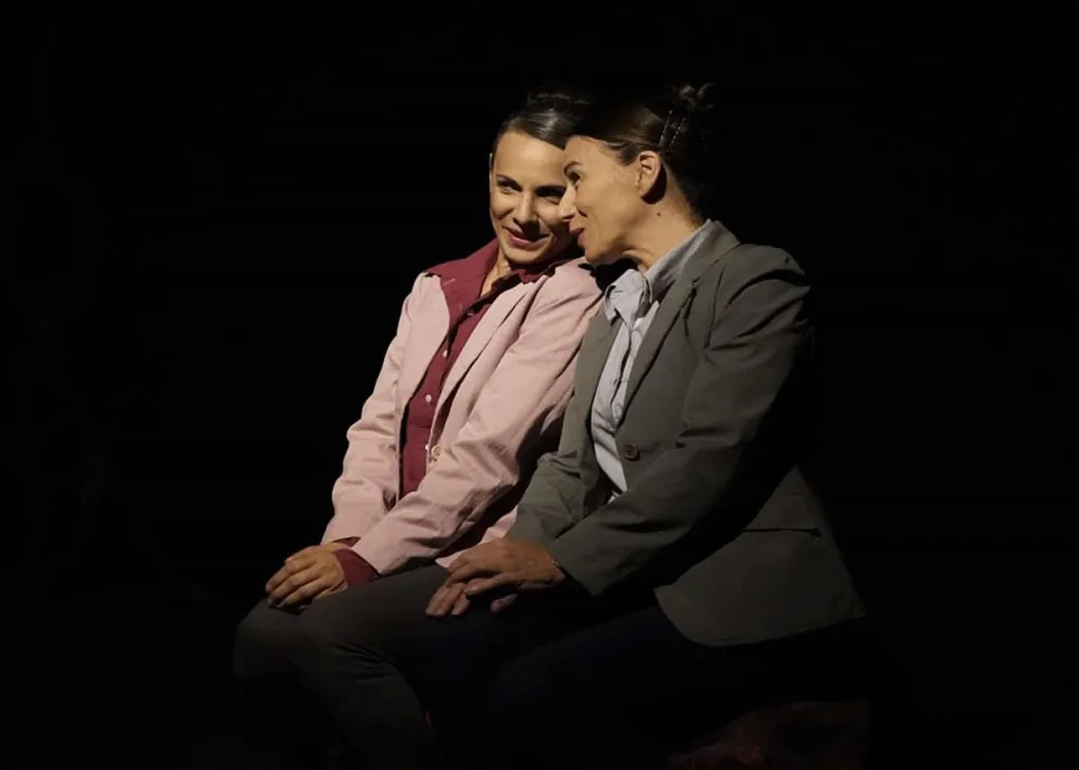 Paula Tabachnik y Lihue Vizcaíno, solitas en escena