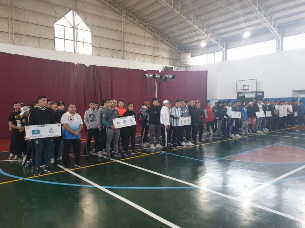 Comenzó el nacional juvenil en el Polideportivo Municipal