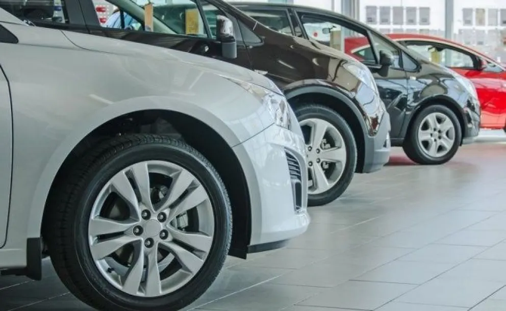 Cuántos salarios mínimos se necesitan para comprar un auto 0km