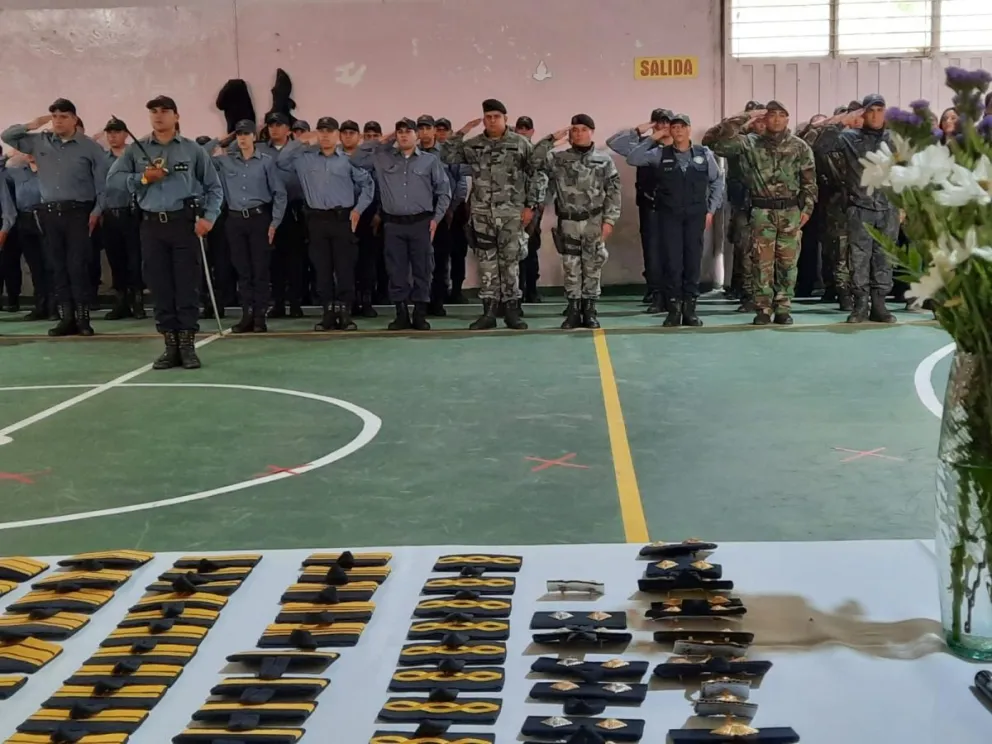 Realizaron el acto de entrega de jerarquías al personal que cumple funciones en la Zona Andina