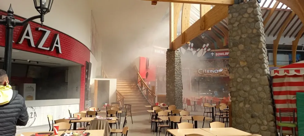 Uno de los conductos extractores del shopping comenzó a arder y hubo que evacuar el centro comercial