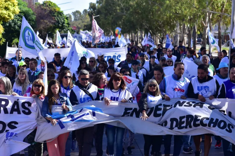Gremio docente denuncia amenazas y podrían fracasar la negociaciones 