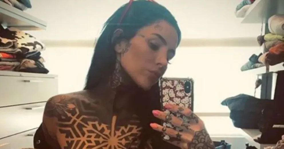 Buscando el mango: Cande Tinelli se desnudó y vende sus fotos más fuertes