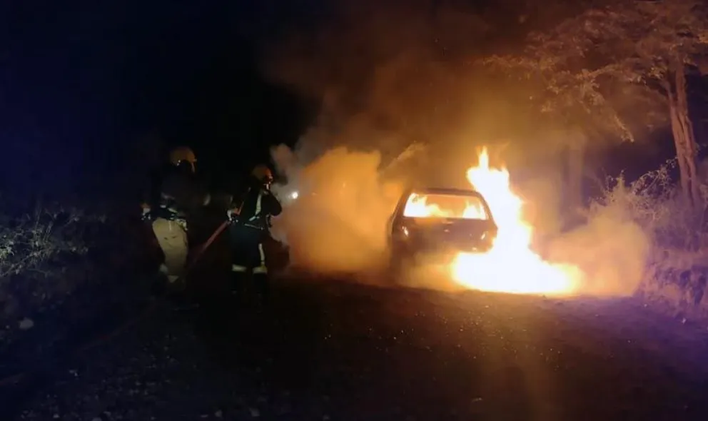 Se incendió un vehículo camino a Puerto Patriada