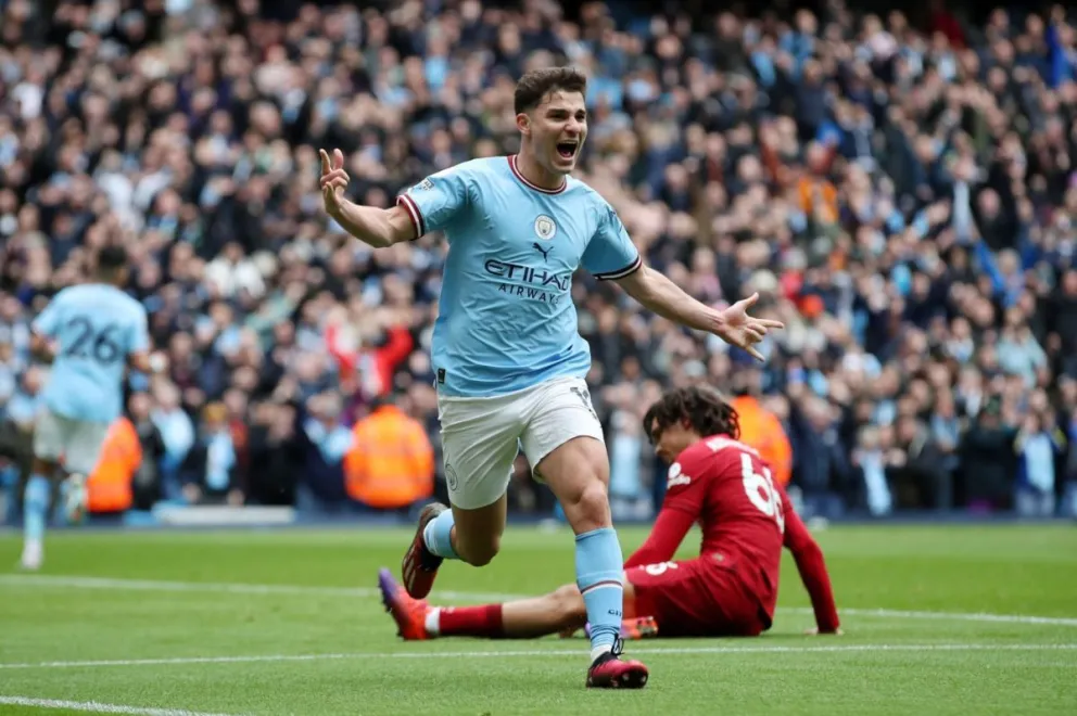 Manchester City venció a Liverpool al ritmo de Julián