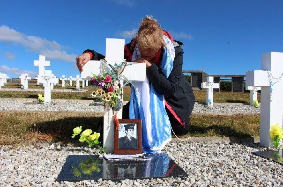 Los padres de soldados caídos en Malvinas piden al Gobierno viajes humanitarios para ir a las islas