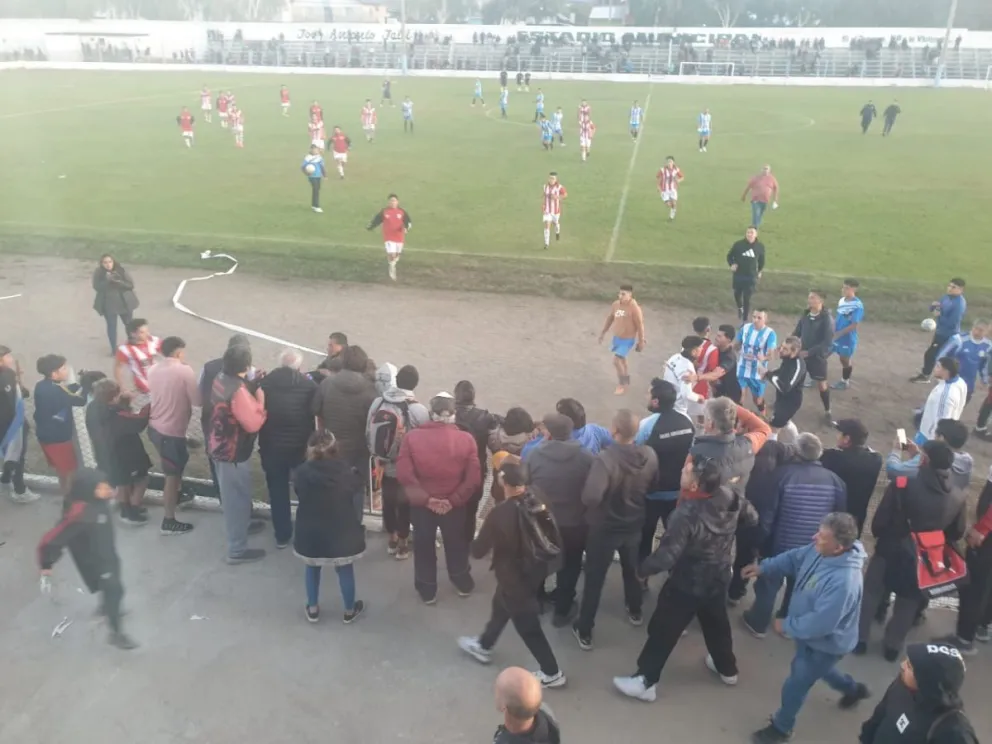 Video: Piñas en el final del partido Estudiantes - Alas Argentinas 