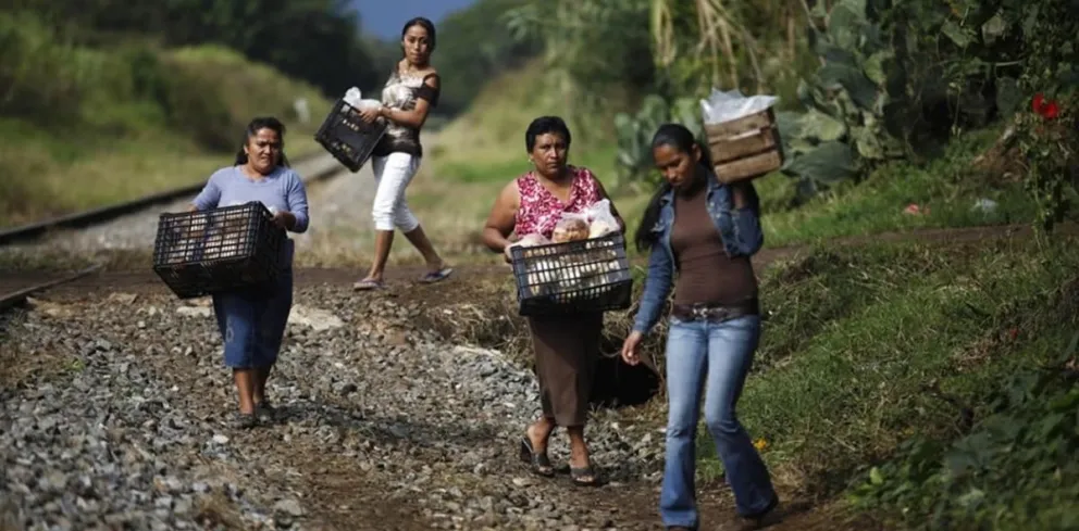 "Las Patronas", ponen su cuota de amor y ayuda a los que buscan un mejor porvenir