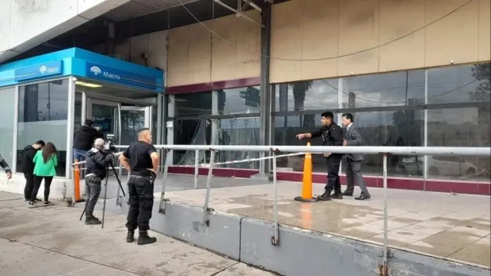Balearon un cajero automático y dejaron una nota intimidatoria para un preso en Rosario: qué decía