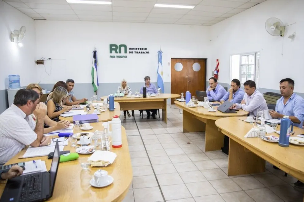 Gobierno convocó a paritarias para este viernes