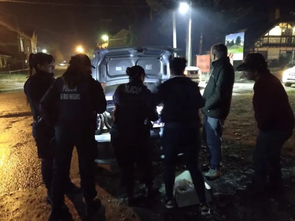 Lo detuvieron corriendo con un televisor robado y encontraron más elementos de otros delitos 
