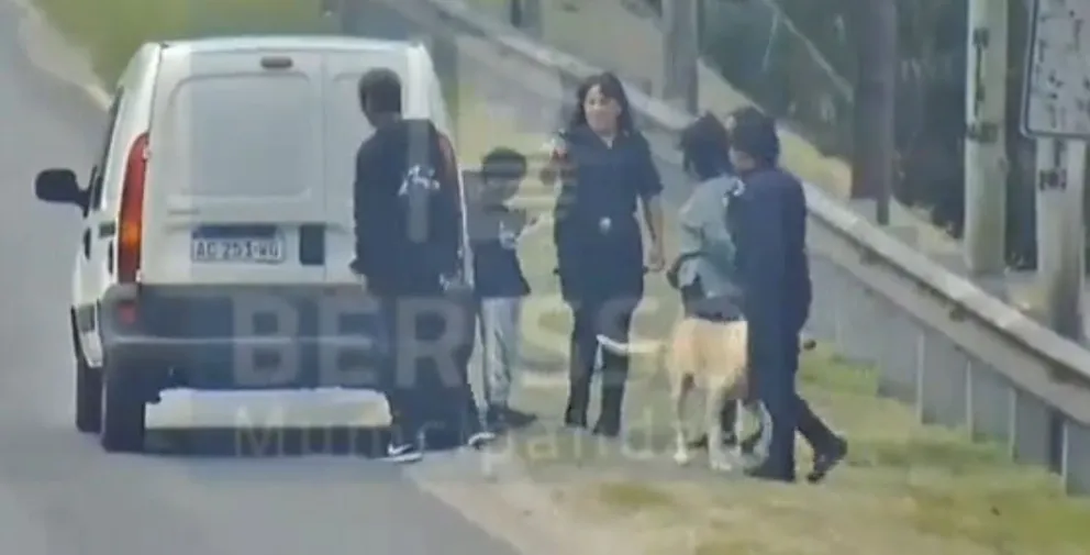 Increíble: simularon que abandonaban a su hijo en la calle para “asustarlo” porque se portaba mal