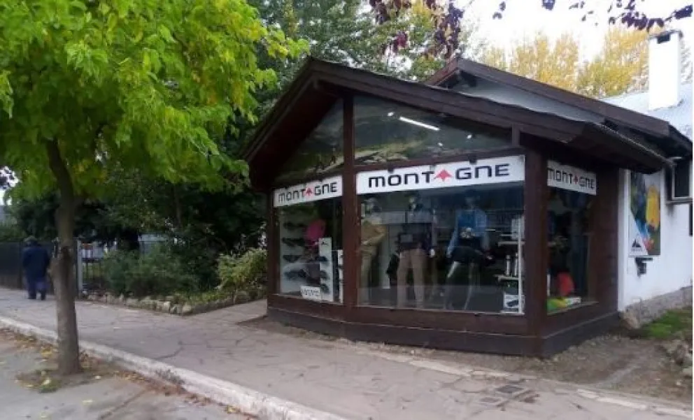 Robaron más de un millón de pesos en prendas deportivas de un local céntrico 