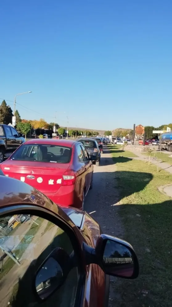 Incesante tránsito vehicular hacia la cordillera