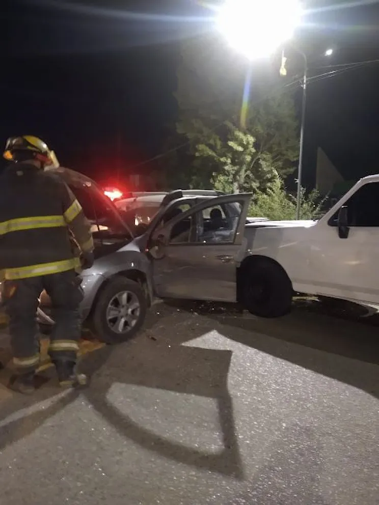 Aparatoso choque vehicular en el acceso sur de El Bolsón