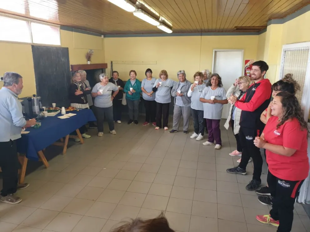 Más de 40 abuelos de Dina Huapi visitarán Las Grutas