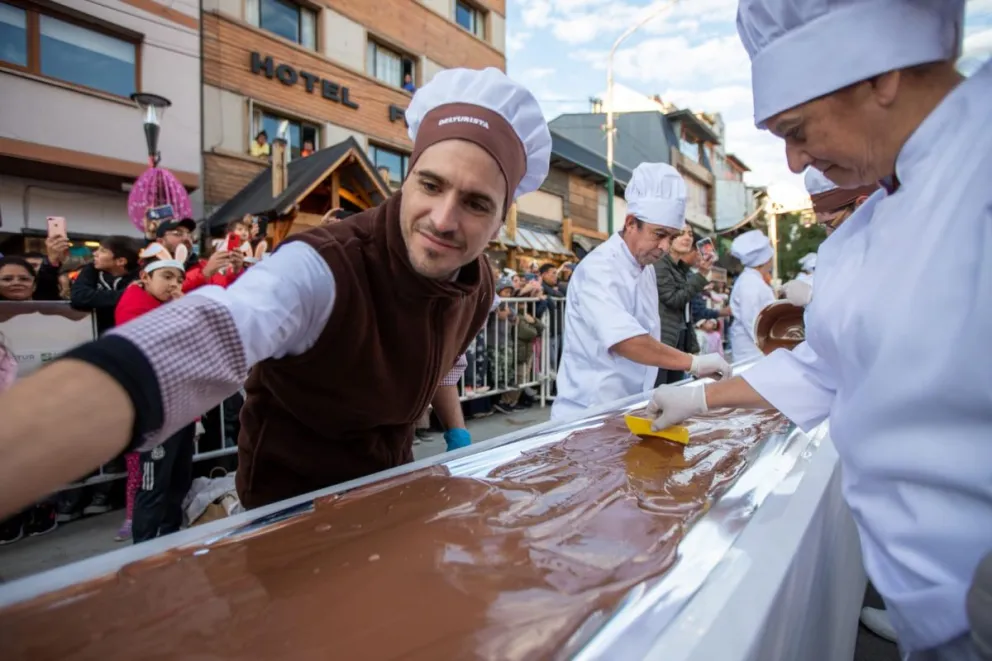 La barra de chocolate más larga del mundo enloqueció a Bariloche