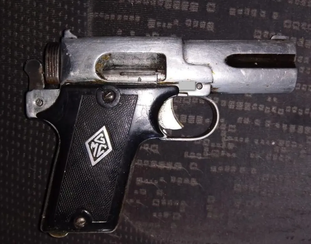 Se llevaron una camioneta con las llaves puestas pero los descubrieron: tenían un arma
