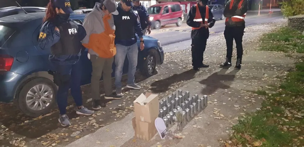 Dos barilochenses detenidos por traficar drogas en latas de cerveza