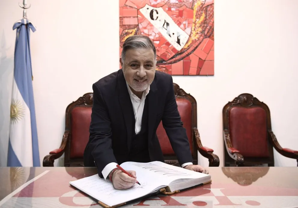 Con seis meses de mandato: Renunció Doman a la presidencia de Independiente