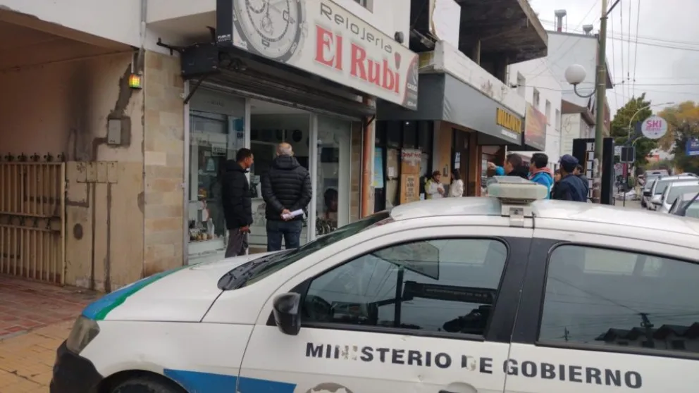 Hicieron un boquete y se llevaron $150 millones de una joyería
