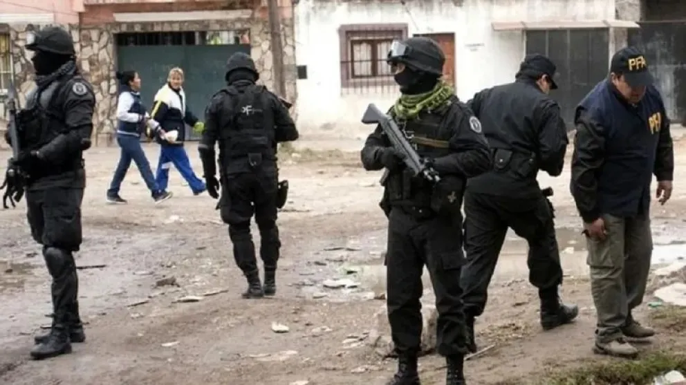 Una pareja fue detenida por filmarse abusando de sus hijos: los videos eran parte de una red de pedofilia