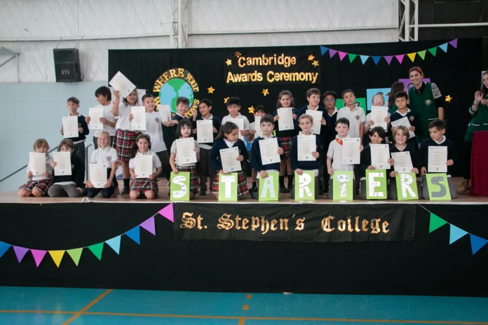 Colegio San Esteban entregó certificados de Cambridge a más de 180 estudiantes
