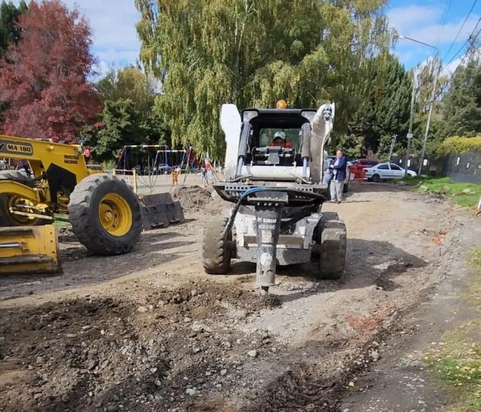 Continúan los trabajos de pavimentación en hormigón sobre calle Saavedra