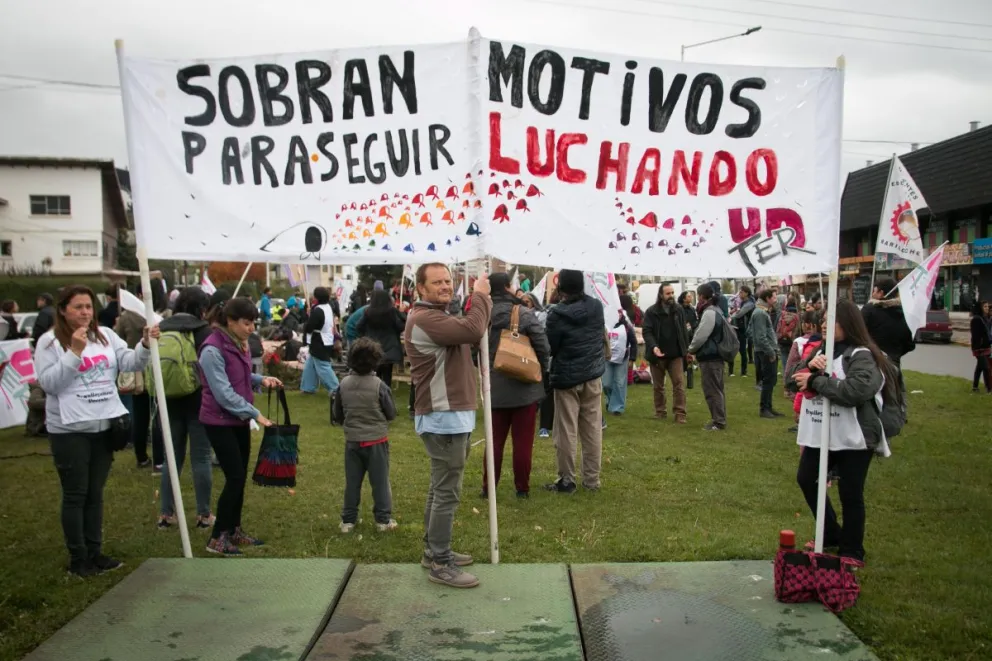 Docentes, policías y personal de salud marcharán en conjunto reclamando por los salarios