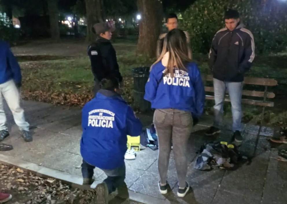 Tres sujetos detenidos por vender droga en la plaza Sarmiento