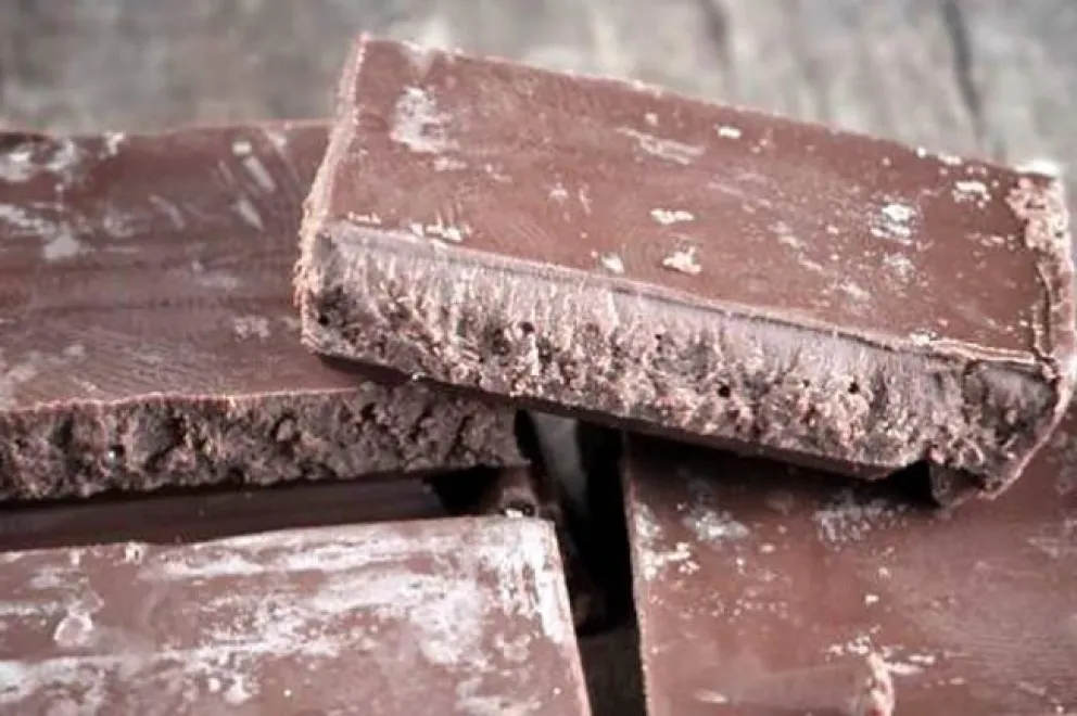 Peligro: una mujer le ofreció a una nena un chocolate, lo comió y se desvaneció