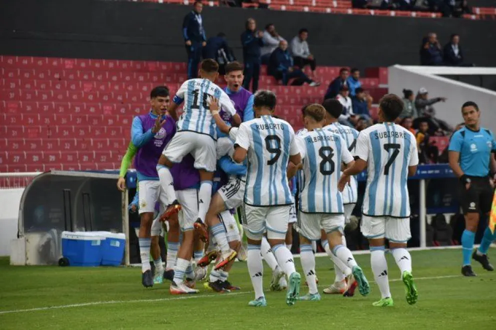 Con doblete de Santiago López, la Sub 17 puso un pie en el Mundial