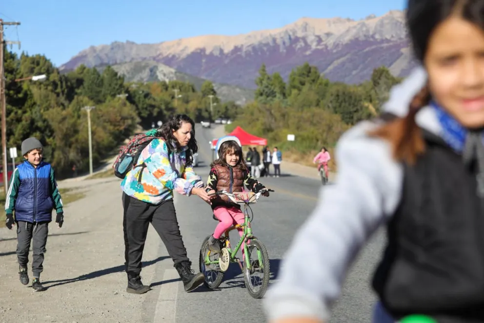 Desarrollaron la "Bicicleteada de las Niñas" en Avenida de los Pioneros