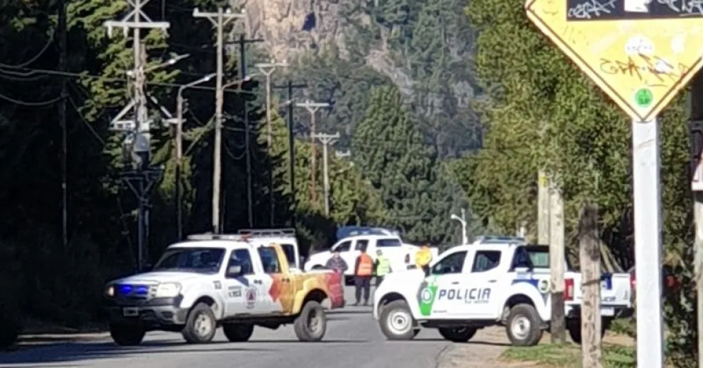 Un funcionario municipal atropelló a una mujer que cambiaba la rueda del auto 