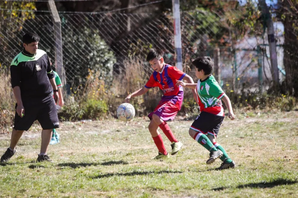 El fútbol infantil no se toma descanso