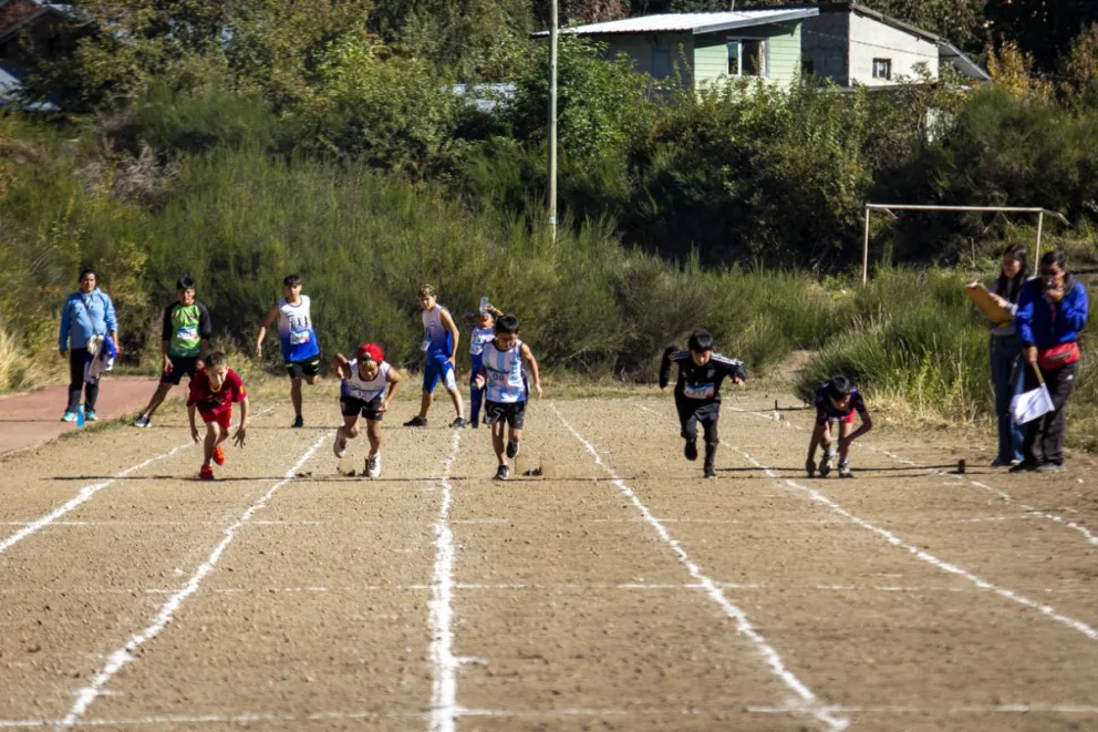 Carreras de Calle tuvo un nuevo encuentro en la pista de atletismo