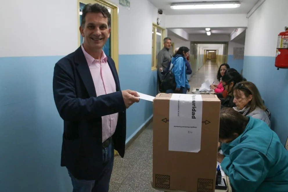 Votó Leandro Costa Brutten en Bariloche