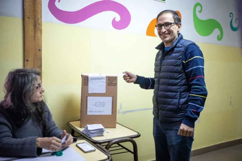Agustín Domingo emitió su voto: “Esperamos que todo transcurra con normalidad”