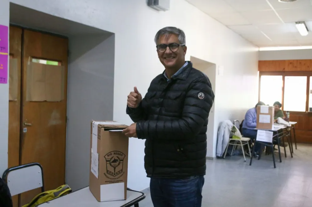 Carlos Valeri emitió su voto: “Esperamos que venga la mayor cantidad de gente”
