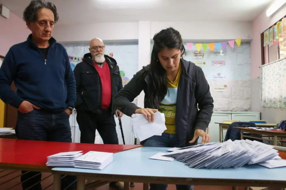 Cerraron los comicios  y comenzó el conteo de votos en las escuelas de Bariloche