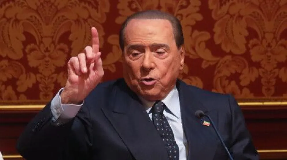 Berlusconi dejó la terapia intensiva por la leucemia crónica tras permanecer internado más de 10 días