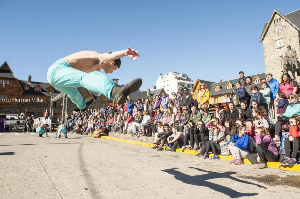 Con intervenciones en la vía pública llega a Bariloche Danzarium 2023