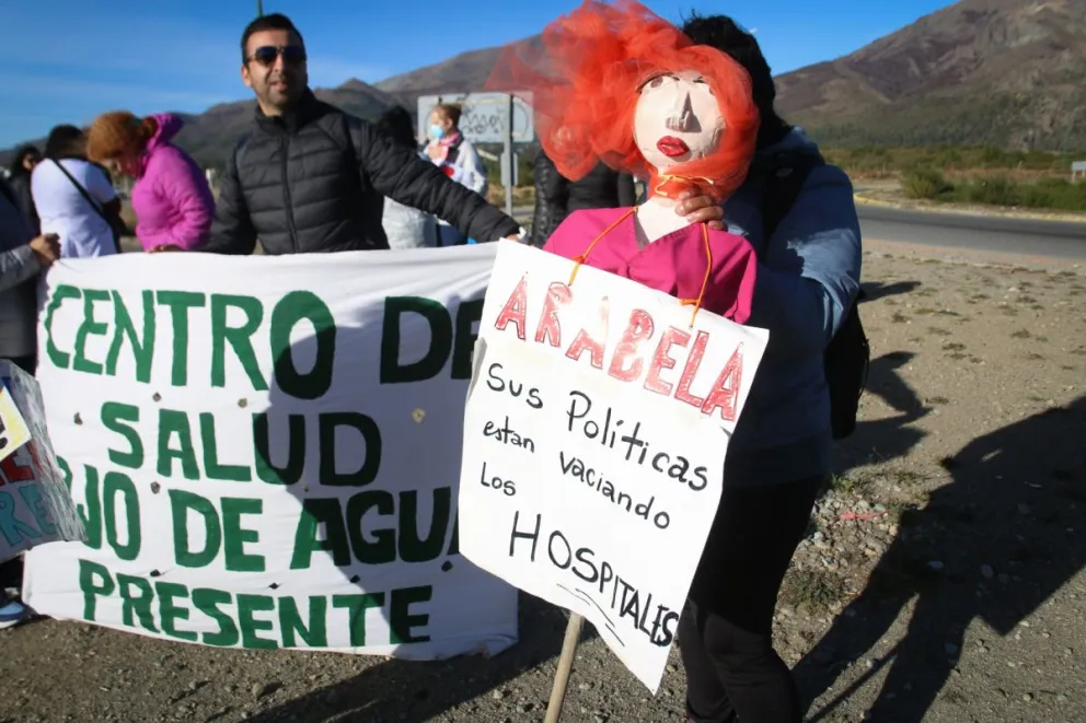 UnTER y ASSPUR llevaron sus reclamos al ingreso sur de Bariloche 