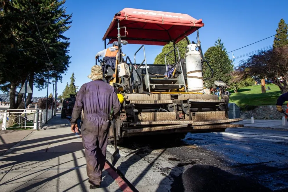 Comenzó la obra de repavimentación en la Av. Juan Manuel de Rosas y 12 de Octubre 