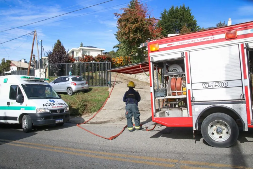 Dos personas sufrieron heridas en un principio de incendio ocurrido en el barrio Belgrano