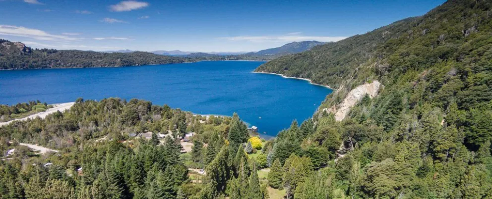Turistas fueron de excursión y delincuentes los desvalijaron tras violentar un vidrio de su vehículo